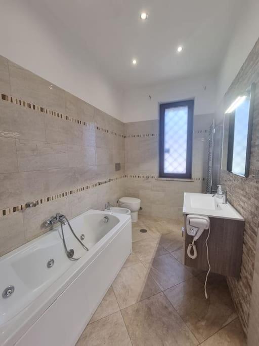 -5 Min From Bus Stop-Free Parking Bagian luar foto