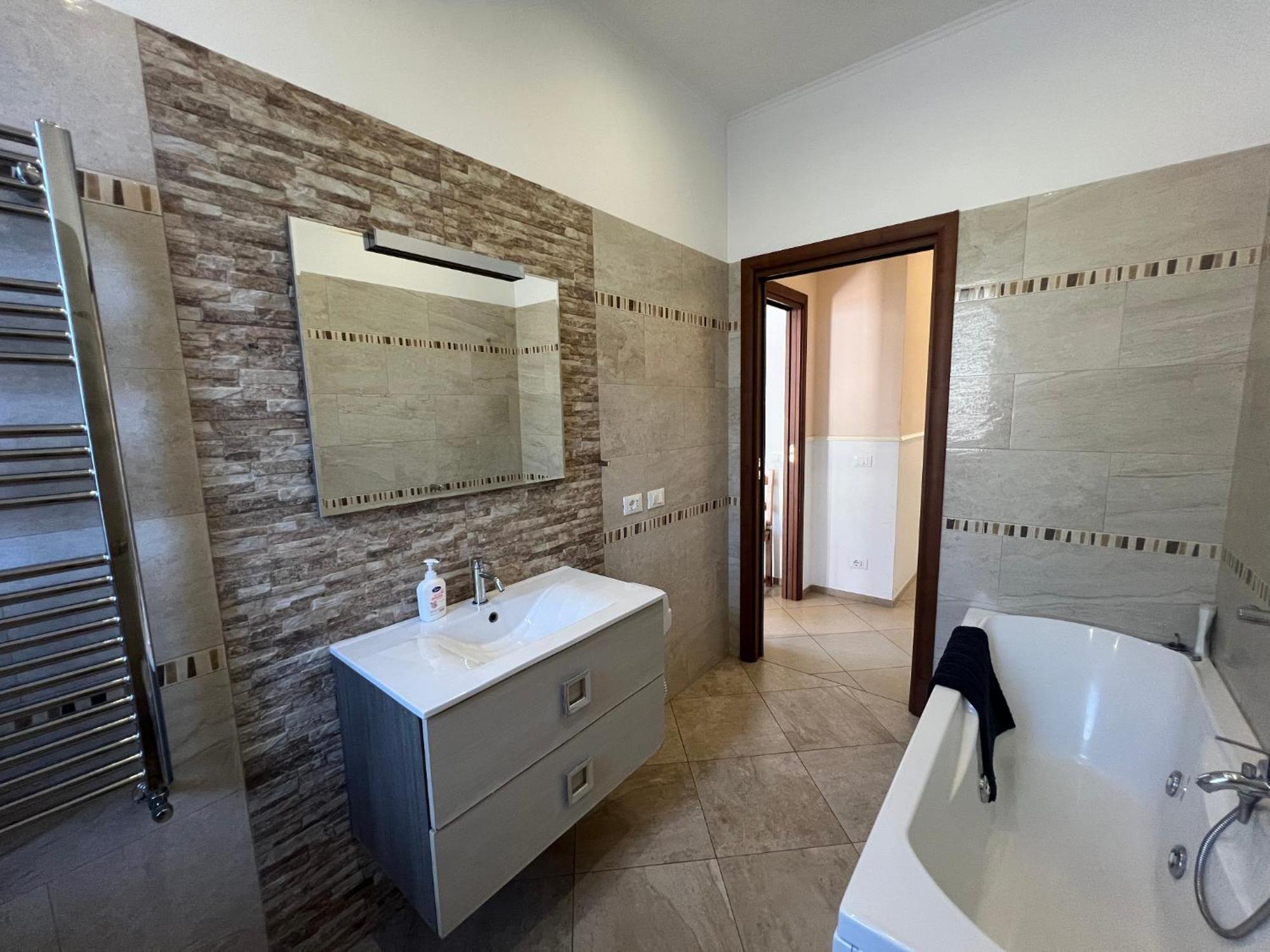 -5 Min From Bus Stop-Free Parking Bagian luar foto