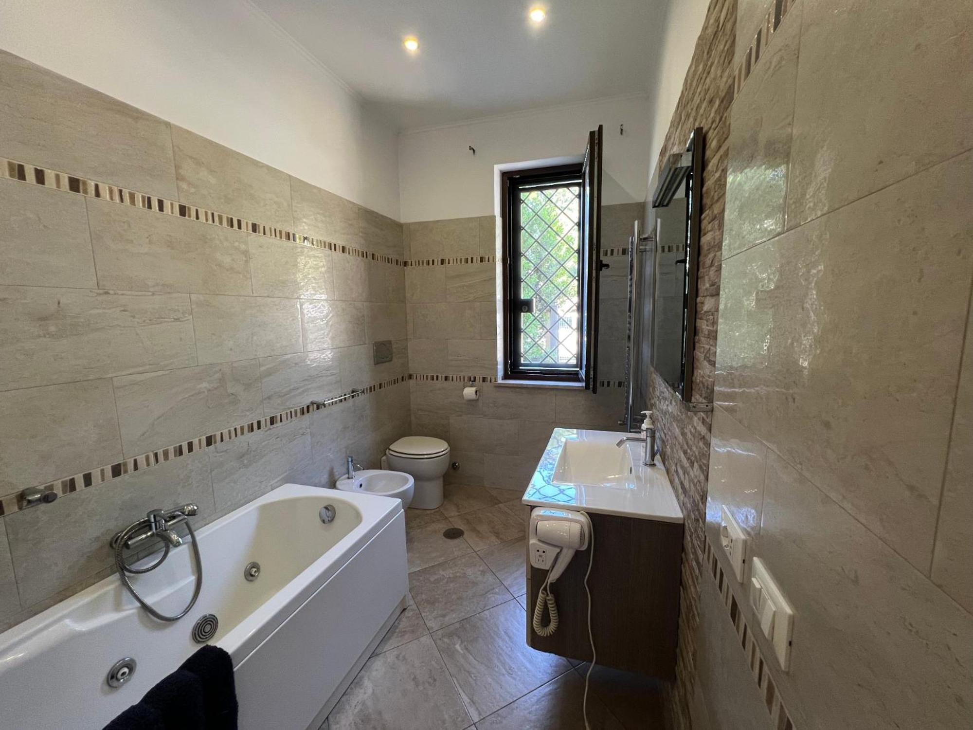 -5 Min From Bus Stop-Free Parking Bagian luar foto